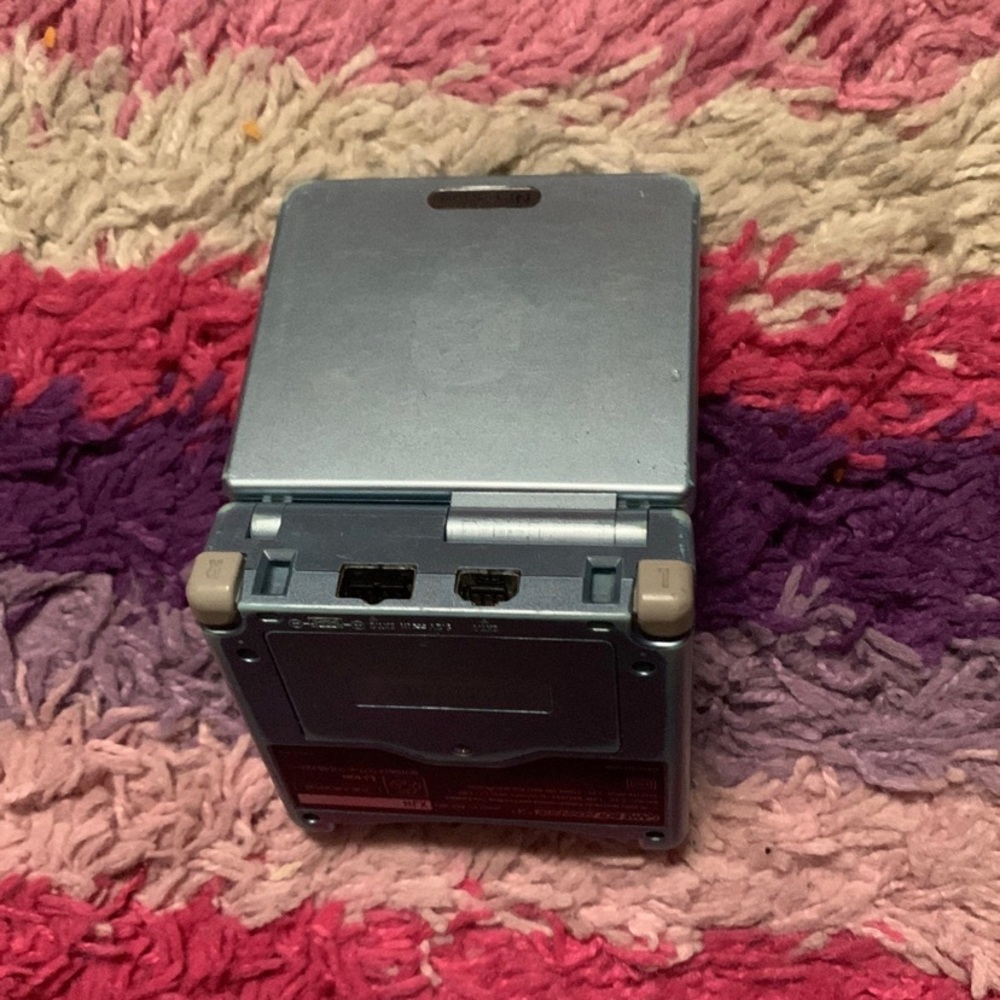 Baby blue gameboy advanced - Picture 3 of 5